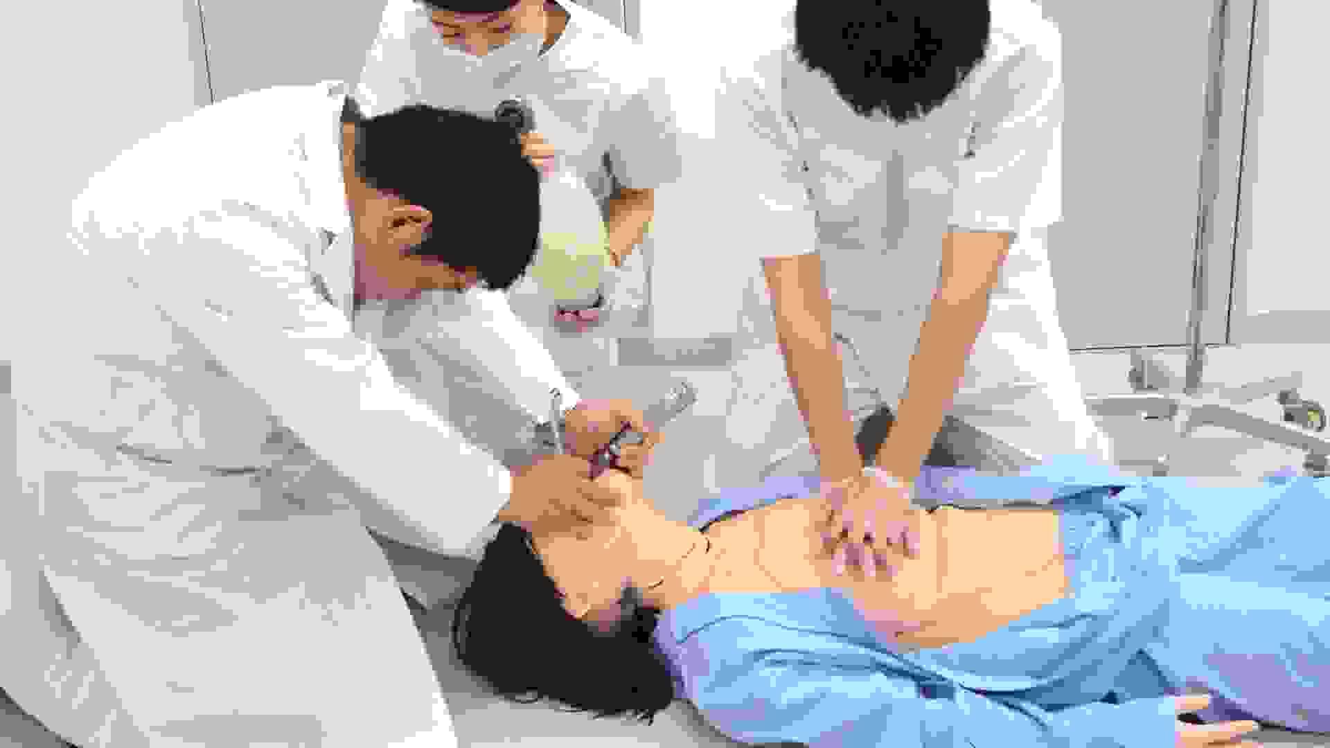  Group work using Patient Care Simulator Yaye